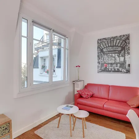 Homestay Eiffel Tower View And Terrace Paris