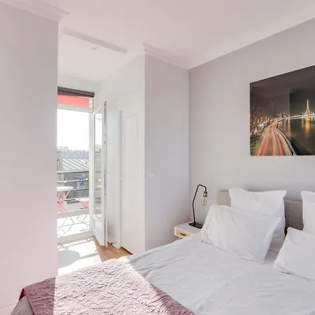 Homestay Eiffel Tower View And Terrace Paris